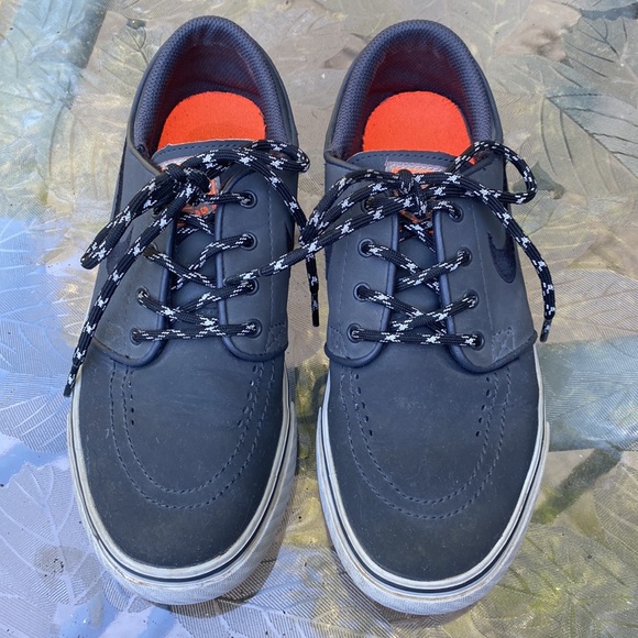 Nike SB - Stefan Janoski, Boys Size 5. - Picture 3 of 4